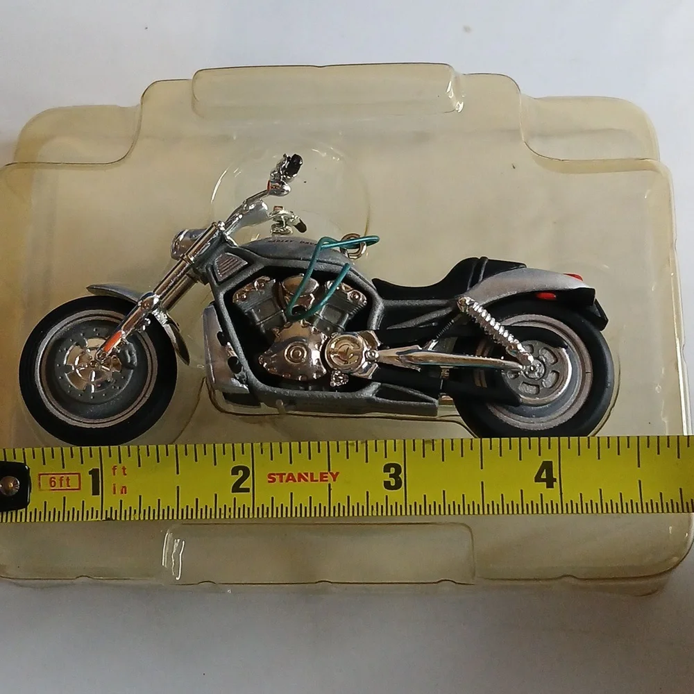 Hallmark Harley-Davidson 2002 VRSCA V-Rod Keepsake Ornament‎